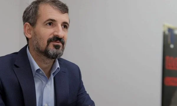 Miftaraj: Kryeministri po tallet me drejtësinë, duhet të jetë shembull e jo të krijojë precedentë të këqij