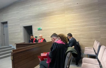 ヴィクトリー・インディシデンツ・パコリ、サリ・ツィバ、ディリタ・ミラクは、涙ガスのための裁判所に登場