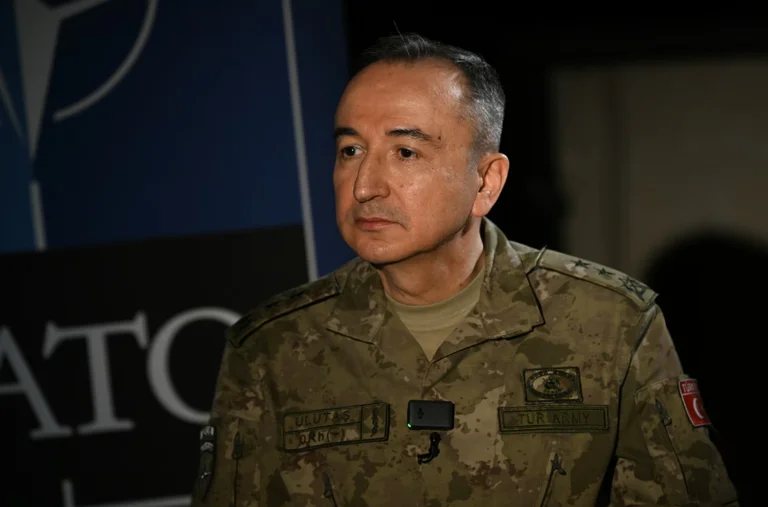 KFOR Commander: 静かで壊れやすいコソボの状況は、政治的なソリューションのために緊急に必要です