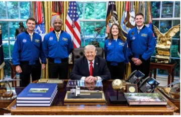 トランプは、オーバルオフィスでArtemis IIの乗組員をホストします:マーズへの次の旅