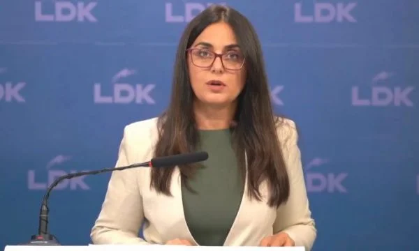Lushaku-Sadriu: Bota është kthyer kundër nesh, për fajin e qeverisë sonë
