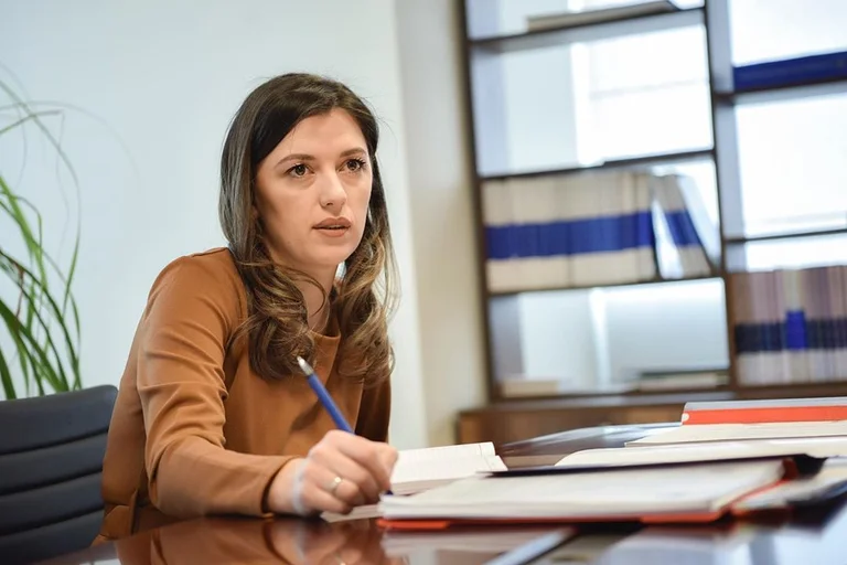 Haxhiu reagon pas vrasjes së 14 vjeçarit: Tronditës lajmi që humbëm një të mitur në shkollë