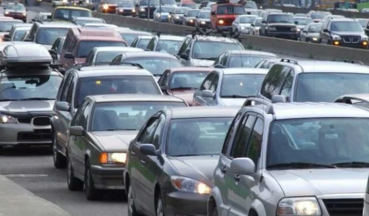 Touch in car: le projet de la COP26 sort, il y aura plus de productions de voitures qui polluent l'environnement.
