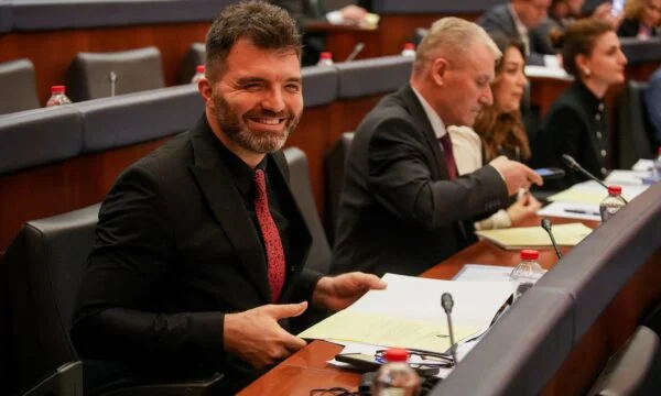Προϋπολογισμός Sadiku: Τέσσερα νέα υπουργεία δεν υπάρχουν οικονομικά, κοροϊδεύοντας το Κοινοβούλιο