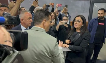 Agim BahtiriのJehona LushakuはLDKのメディア会議に直面しています
