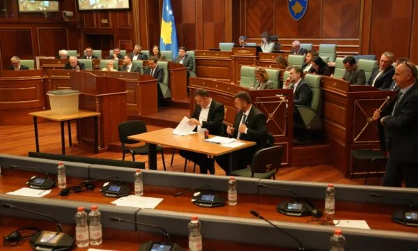 大統領選挙の失敗後の発表による議会の問題