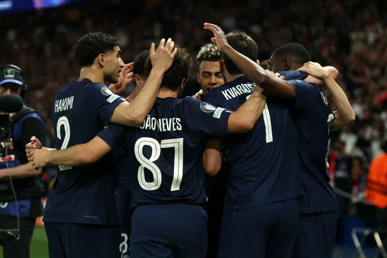 Die Spiele des Jahres und des Jahrzehnts, PSG Bain neun Tore und eine Menge Brillen