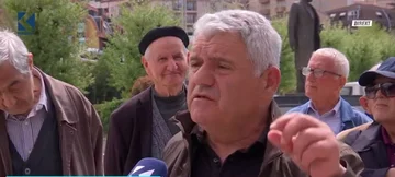 大統領の事件は市民を祀る、抗議は(VIDEO)を始めます