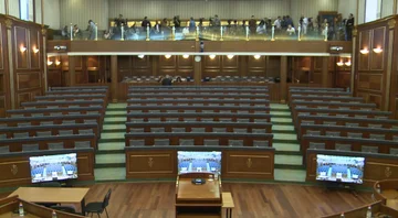 私たちは、法令が必要です。 深夜までに社長がない場合、国は選挙に自動的に行きます