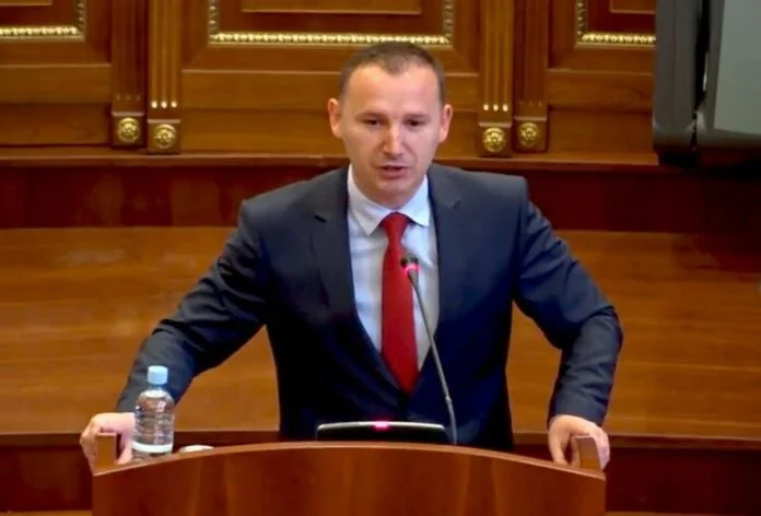 Сердце: каждое действие Курта было злонамеренно направлено на удержание двух позиций - нарушение