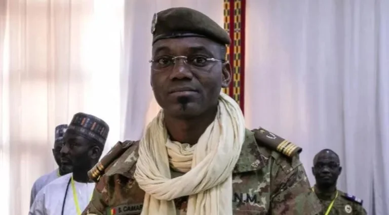 マウンテン防衛大臣が殺した