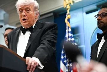 優先順位、危険な職業はジャーナリストとの夕食に武装した攻撃の後、トランプを言う