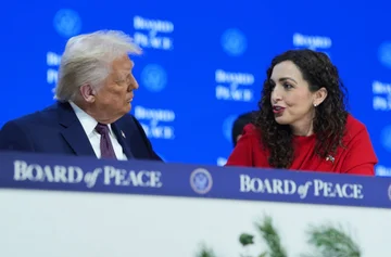 オスマンは、トランプとファースト・レディと固着しています。 永続的な攻撃