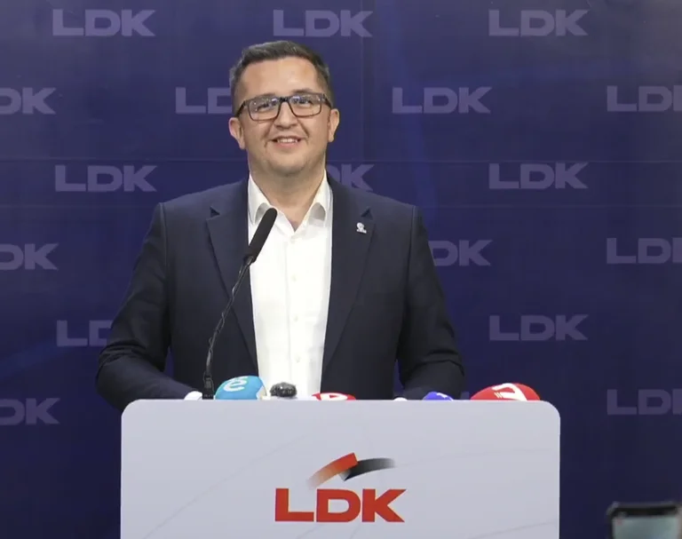 Mustafa prezanton Exit Pollin e LDK-së: VV 34 %, LDK 24, PDK 22