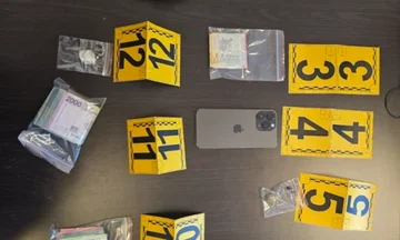麻薬の交通、二重場所の点検、警察の細部の2つの疑惑によってArrested。