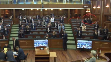 Serbianリストは、Banjskaテロリストが人生の暗示に文言されていることを学ぶとすぐにコソヴォアセンブリをフリーズ