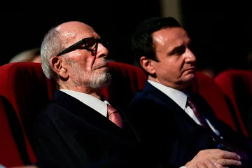 クルティ:Rexhep Qosjaはそのまま記憶され、それが不動のままだった