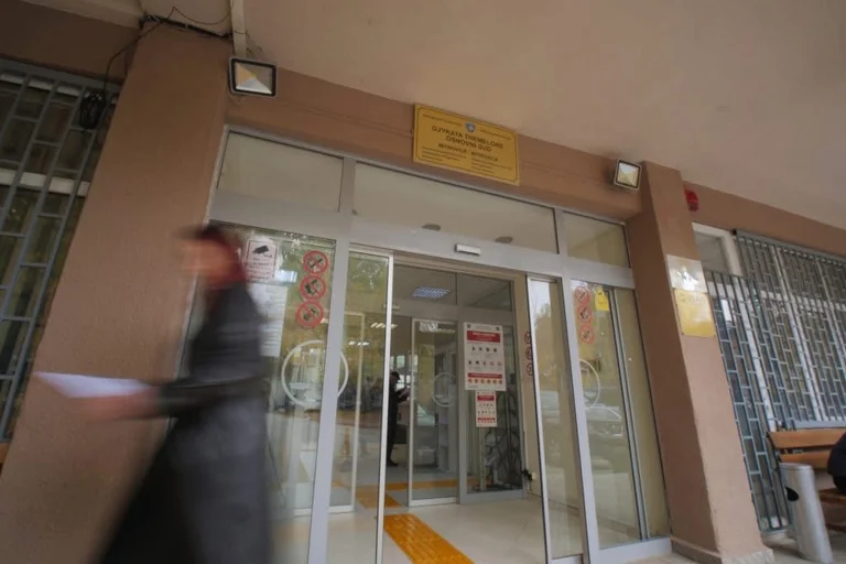 ギャンブル依存症は、期間中に30日間刑務所に残します