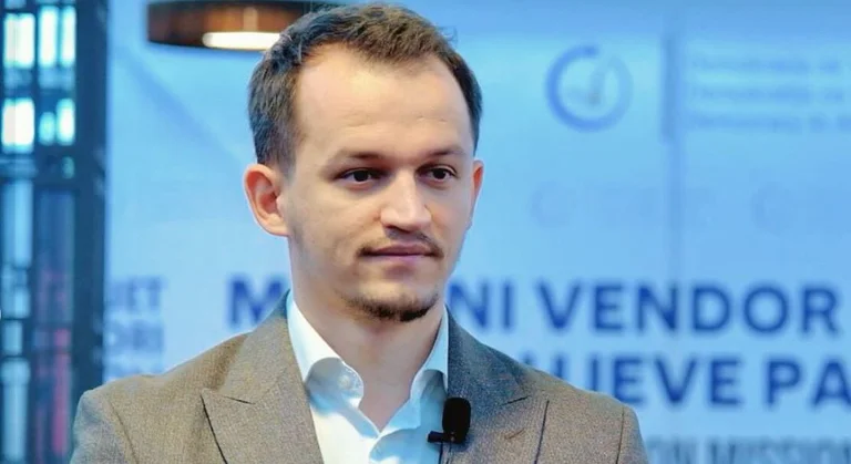 muhabirin RTK'dan ayrılışı, Calcol: Haberi okumak için kalanlar, belki de propaganda metinlerini yazanlar