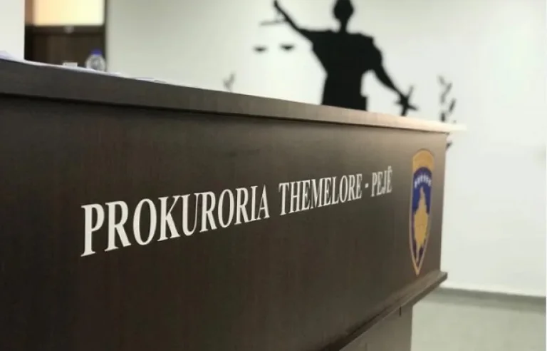 Peja's prosecutor は 371 人の費用を 3 か月以上 458 人に対して提出しました
