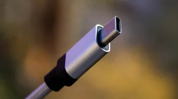 Drop this cable immediately How can you tell the charger that is slowly damaging your phone