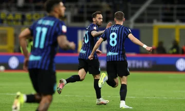 Inter's の mad 回復 to Cosmo は、カップの決勝を保証し、 0-2 から 3-2 に戻ります。