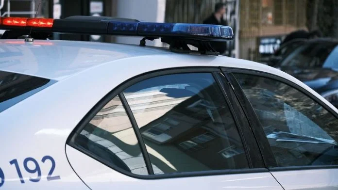 Pankkikorttipetos, poliisi pidätti kaksi epäiltyä.
