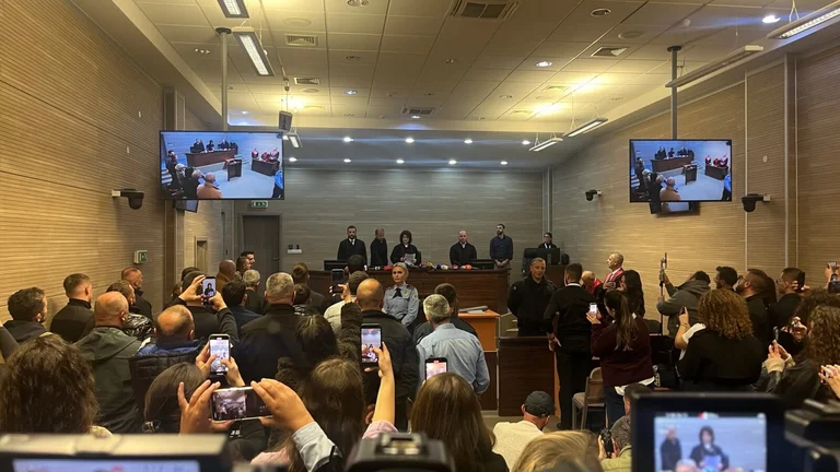 Naim MurseliとGranit Plavaは、Liridona AdemiajのMaccabreの殺人のために30年間、刑務所、Kokallaでの生活に文言されています