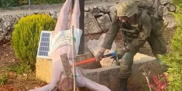 イスラエルの兵士によるレバノンのイエスの像の破壊上の怒り