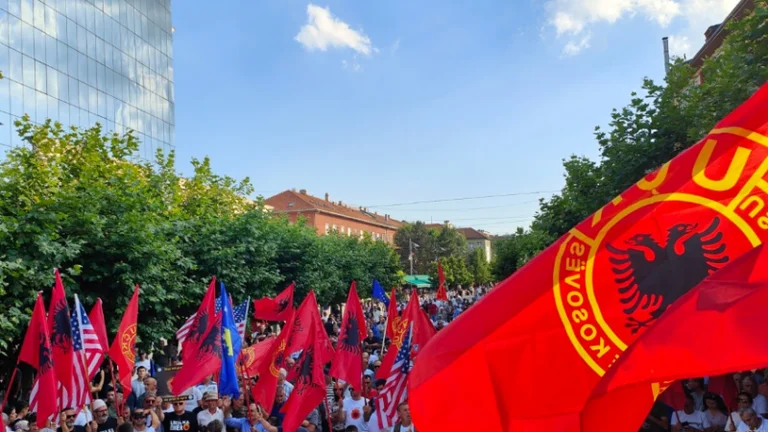“fan grup BA LISTTTOVE 1992” dóna suport al març “Justice, no política” el 17 de febrer