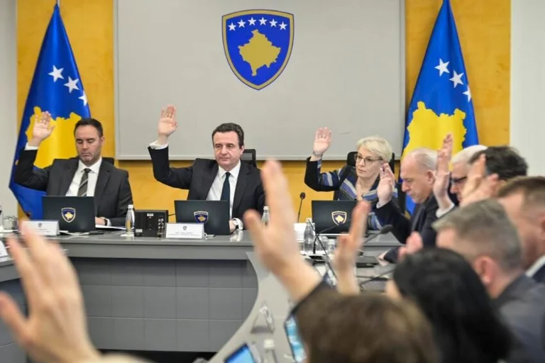 The government approved the 13th salary, Azem: Disputing Decisions