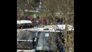 Vorfall außerhalb “Allianz Arena” vor Bayern-Stutgart Spiel, Polizei verhaftet 100 Fans