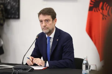 HoxhaはKosovoの認識にDjuricを述べています:正規化の対話への唯一の道