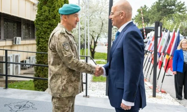 Ulustasはギリシャの防衛大臣、KFORの詳細を待っています。 Kosovoのセキュリティ状況は議論しました