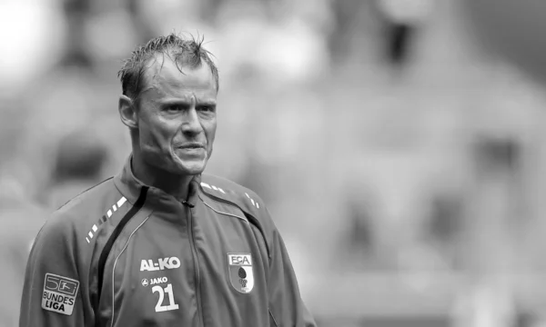 Die schwarze Fußballwelt: Der ehemalige Portier von Arsenal und Liverpool, Alexander Manninger, erlitt einen tragischen Tod