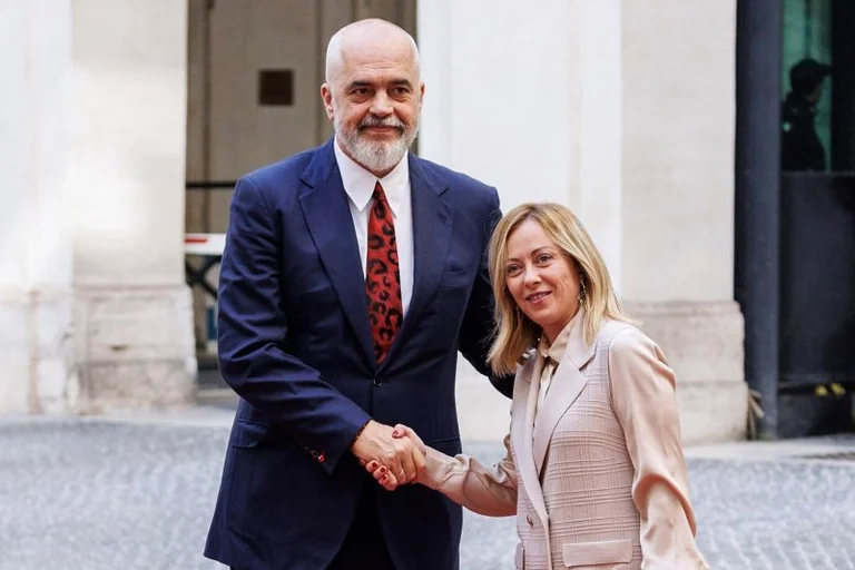 イタリアでラマを訪問し、対向Giorgia Melonと会う予定