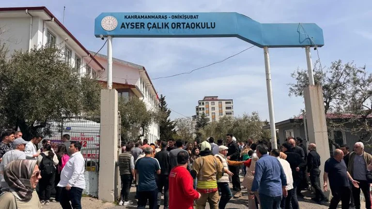 悲劇:トルコの学校の撮影から9死んだ