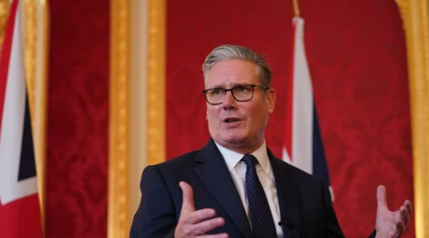 Storbritanniens premiärminister vägrar att fördöma USA:s attack mot Venezuela
