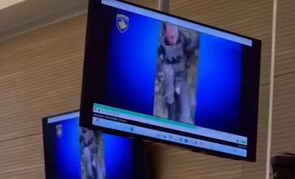 裁判所で公開された画像: セルビアテロリストがコソボ警察によって分離されたBanjskaに逃げようとする瞬間