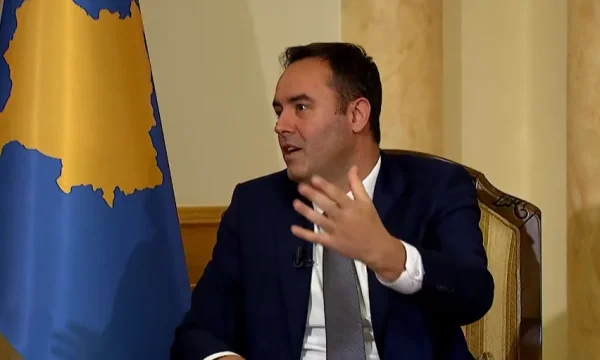 Konjufca: Ata që s’lajnë enë e nuk hekurosin këmisha, nuk janë të denjë të quhen burra