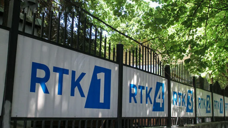 KMDLNj: RTK shkeli brutalisht të drejtat e njeriut, gazetaret u larguan nga puna nga një mercenar