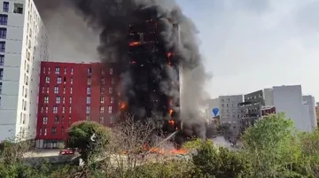 ティラナに建つ大火