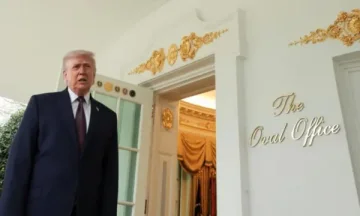 トランプは、重度の批判の後、ポペレオに謝罪することを拒否します