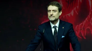 Hoxha: アルバニア, Kosovo 欧州の未来に向かって移動