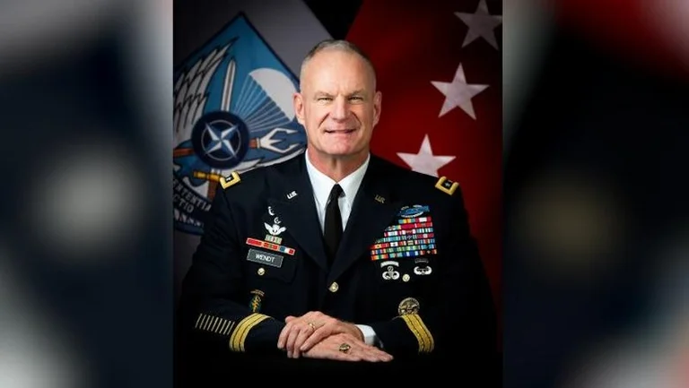 米国は、アルバニアに大使として軍事エリック・ウェンドットを提案