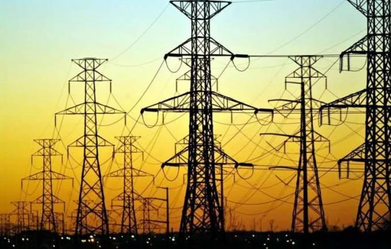 Kaos në Shqipëri, bie sistemi energjetik, thuajse i tërë vendi pa rrymë