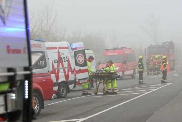 Kosovo 19歳 死亡 で 致命的なオーストリアの事故