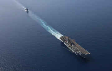 ホルムズの海峡を渡る2隻のアメリカ人船