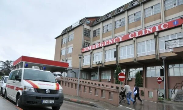 Om 100 000 patienter i nödsituationer riskerar Kosovo brist på specialister