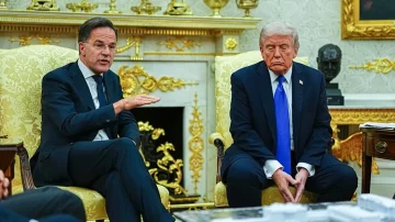 トランプとルテットのホワイトハウスでの緊張した会議
